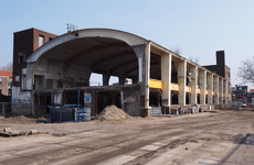 830005 Gezicht op het voormalige gebouw van Bakkerij Lubro (Quality Bakers, Hogenoord 1) te Utrecht, kort voor de start ...